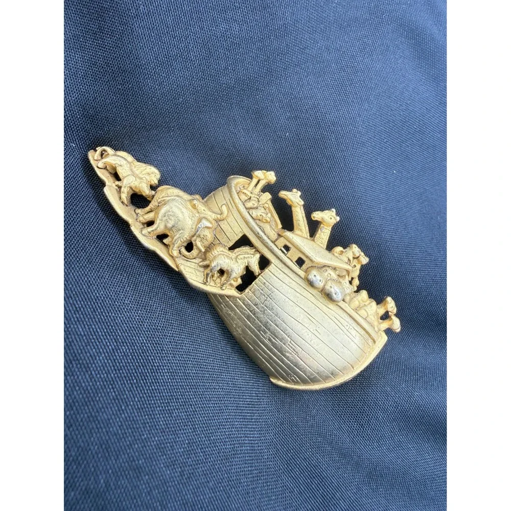 AJC Vintage Noahs Ark Animals Gold Tone Brooch Pin Elephant Giraffe Lion Camels